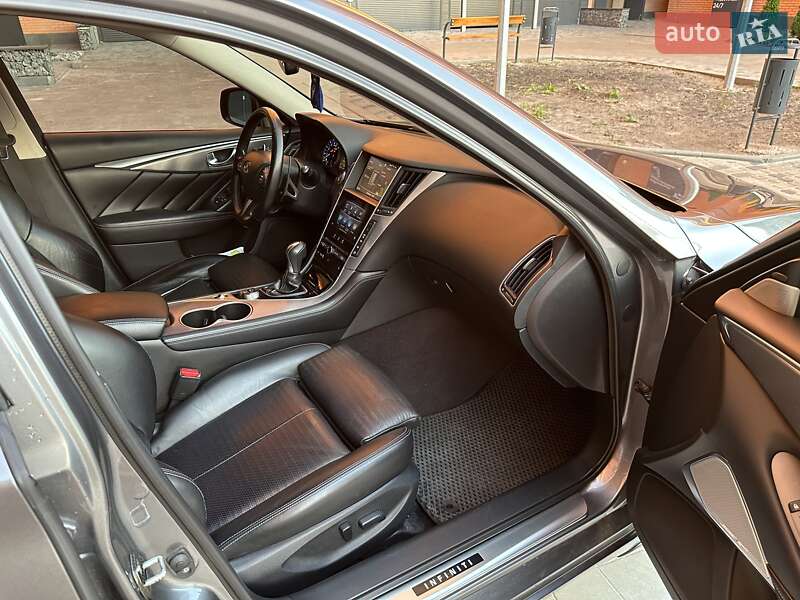 Седан Infiniti Q50 2017 в Дніпрі