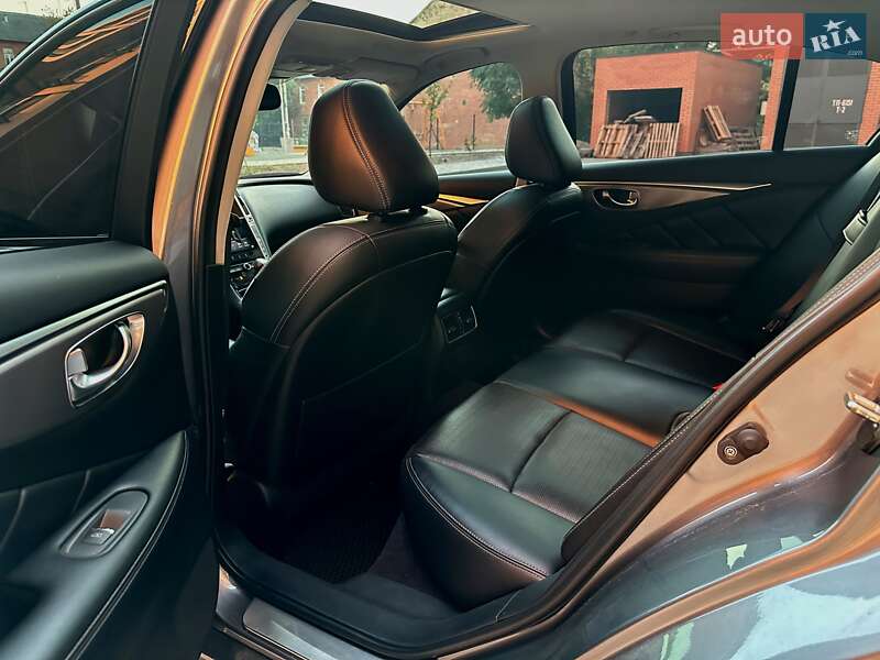 Седан Infiniti Q50 2017 в Дніпрі