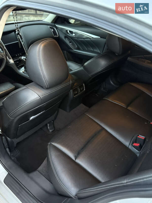 Седан Infiniti Q50 2019 в Львове