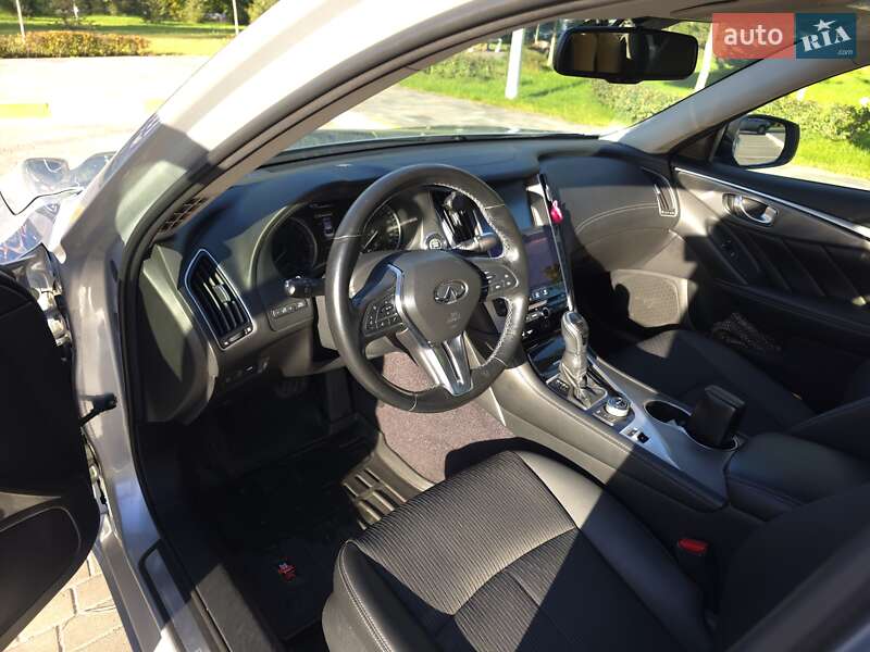 Седан Infiniti Q50 2018 в Буче