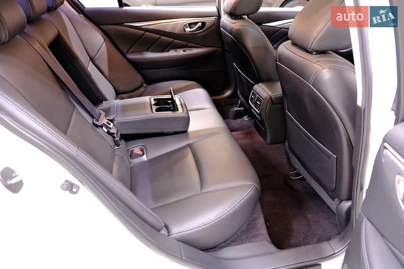 Седан Infiniti Q50 2015 в Одессе