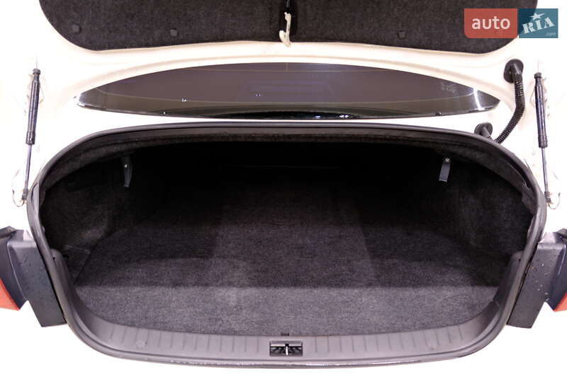 Седан Infiniti Q50 2015 в Одессе