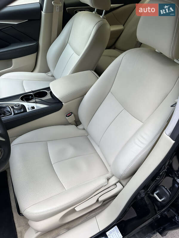 Седан Infiniti Q50 2016 в Львове