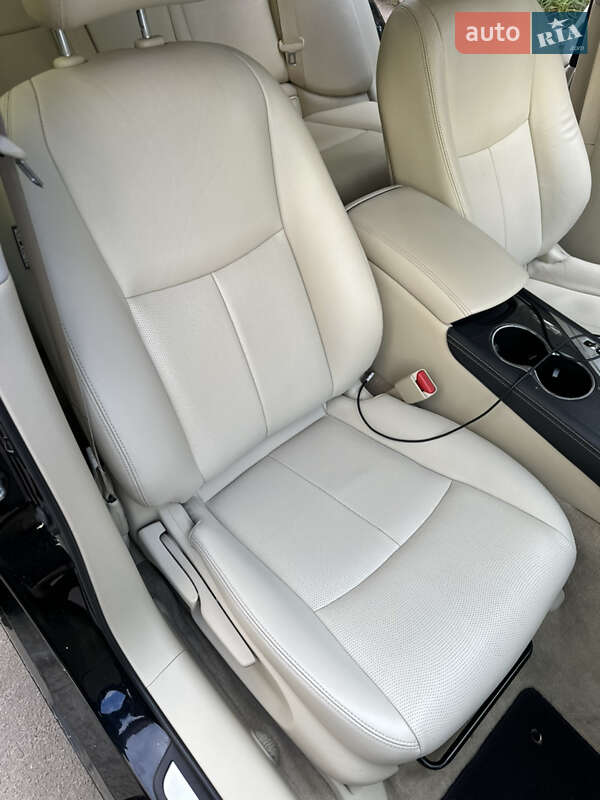 Седан Infiniti Q50 2016 в Львове