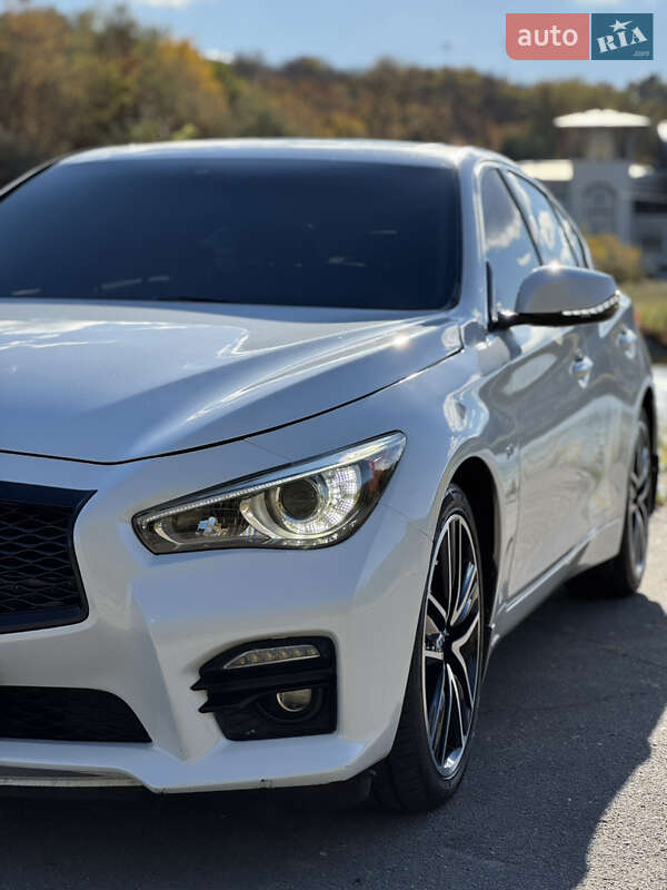 Седан Infiniti Q50 2016 в Дніпрі