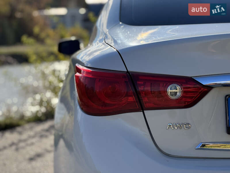 Седан Infiniti Q50 2016 в Дніпрі