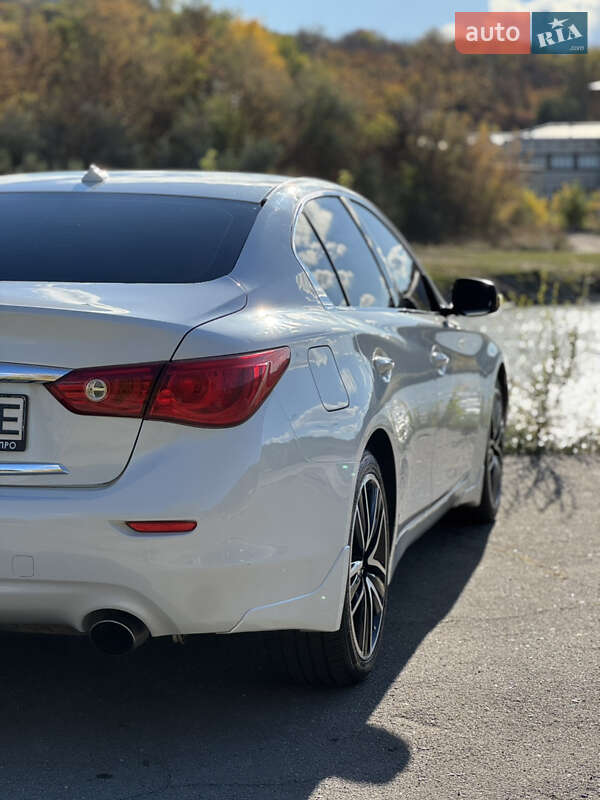 Седан Infiniti Q50 2016 в Дніпрі