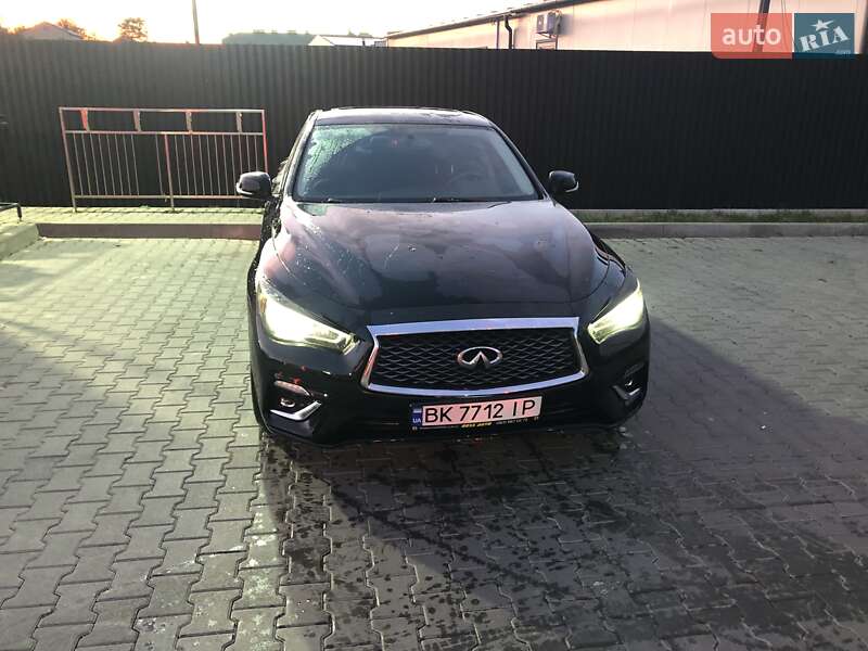 Седан Infiniti Q50 2017 в Львові