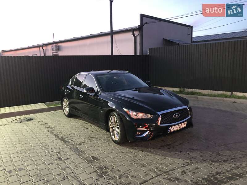Седан Infiniti Q50 2017 в Львові