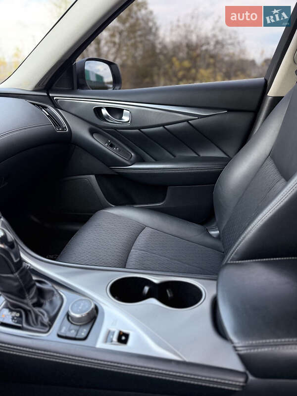 Седан Infiniti Q50 2018 в Киеве