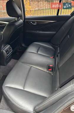 Седан Infiniti Q50 2014 в 
