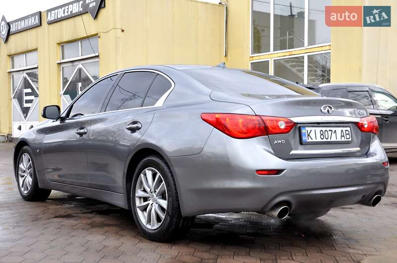 Седан Infiniti Q50 2015 в Львове