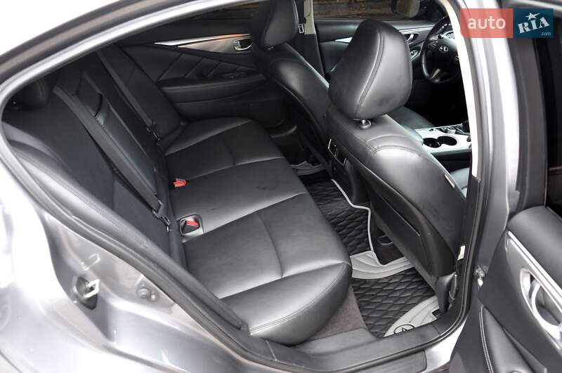 Седан Infiniti Q50 2015 в Львове