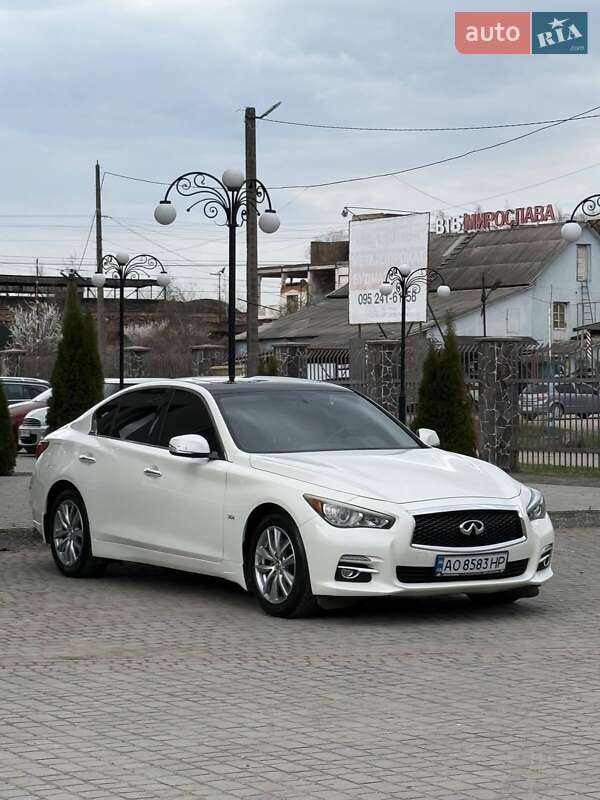 Седан Infiniti Q50 2016 в Мукачево