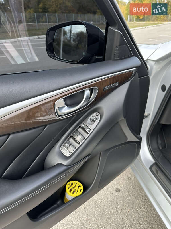 Седан Infiniti Q50 2014 в Запоріжжі