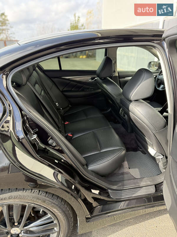 Седан Infiniti Q50 2014 в Одессе