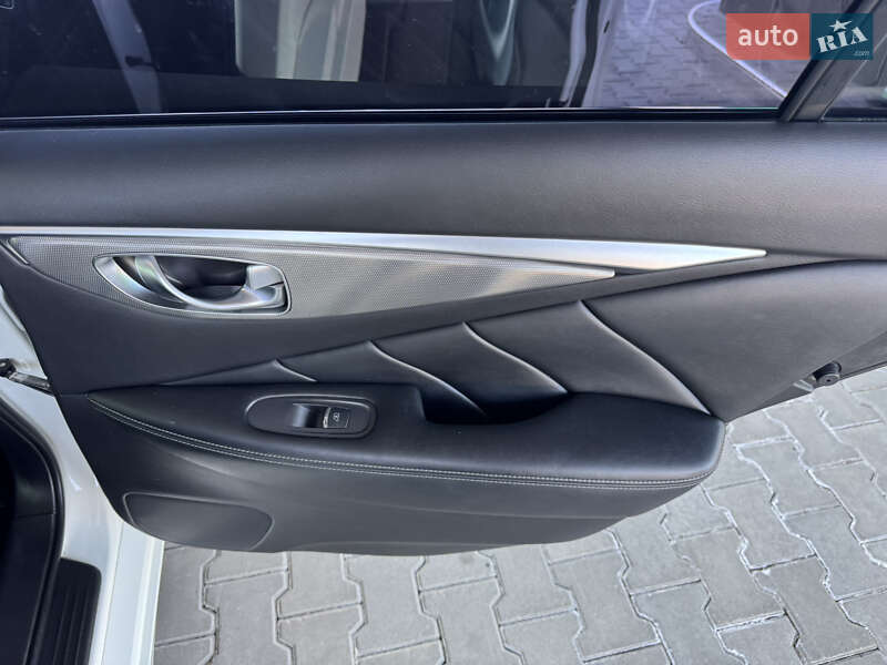 Седан Infiniti Q50 2015 в Одессе фото 16 Седан Infiniti Q50 2015 в Одессе