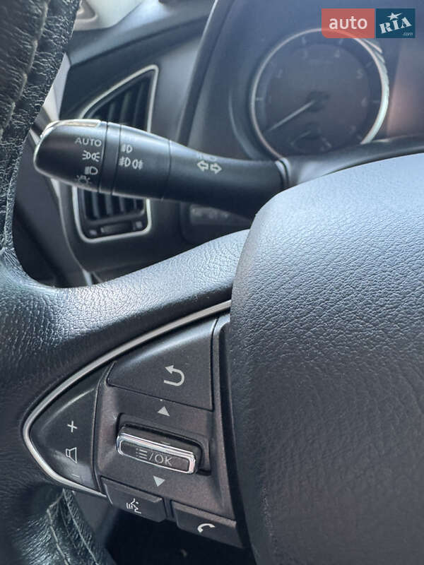 Седан Infiniti Q50 2015 в Одессе фото 27 Седан Infiniti Q50 2015 в Одессе