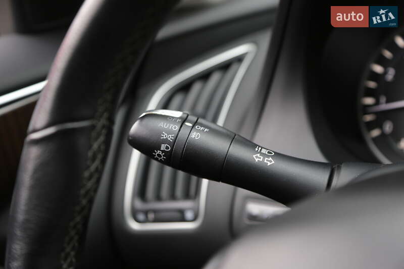 Седан Infiniti Q50 2017 в Киеве