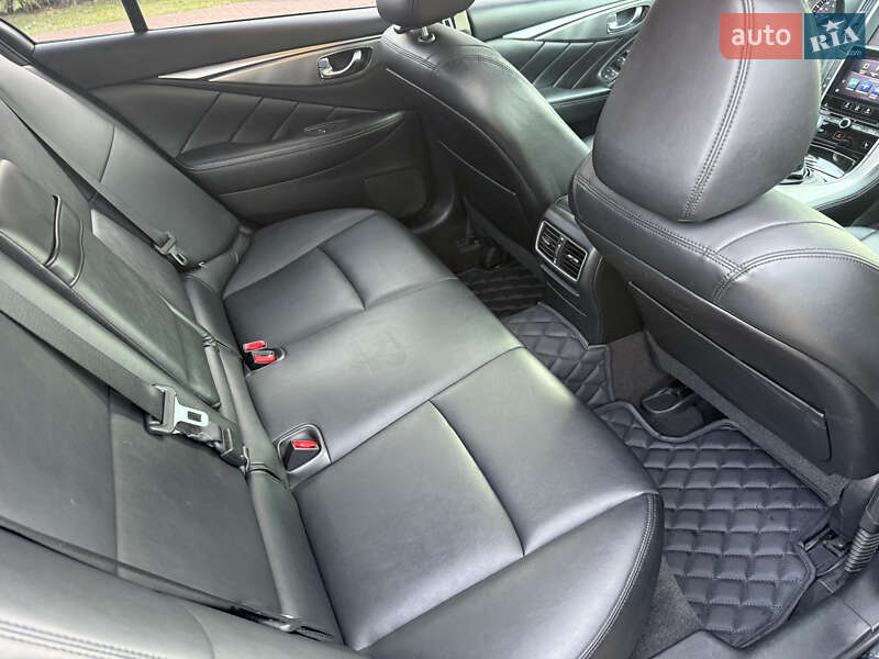 Седан Infiniti Q50 2016 в Киеве