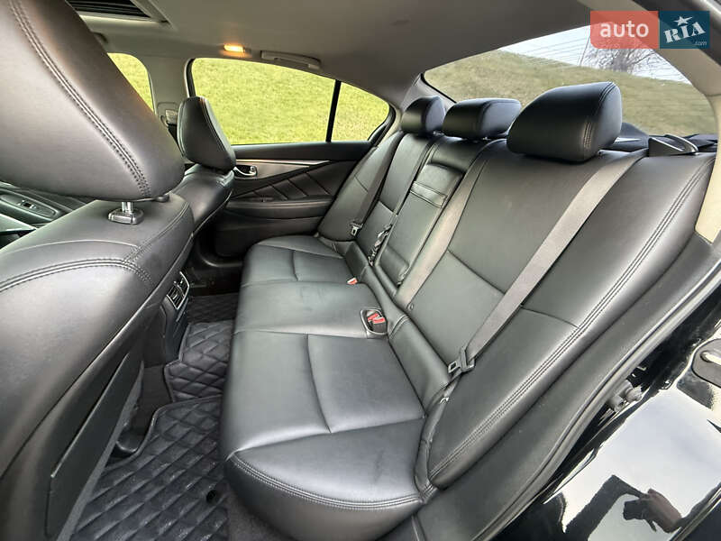 Седан Infiniti Q50 2016 в Киеве