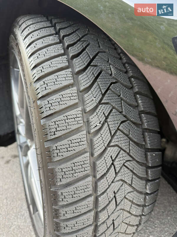 Седан Infiniti Q50 2016 в Киеве