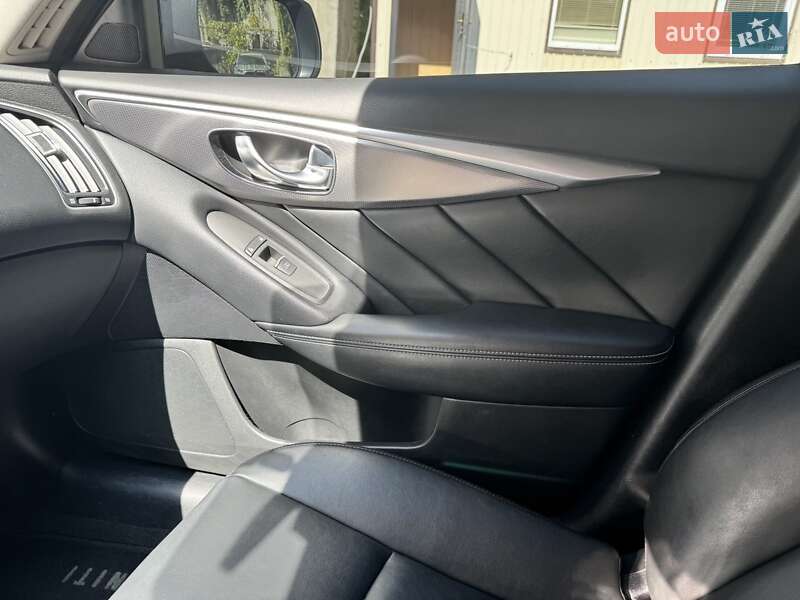 Седан Infiniti Q50 2015 в Києві