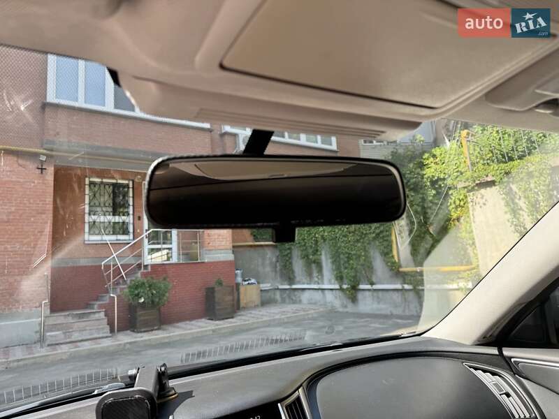 Седан Infiniti Q50 2015 в Києві