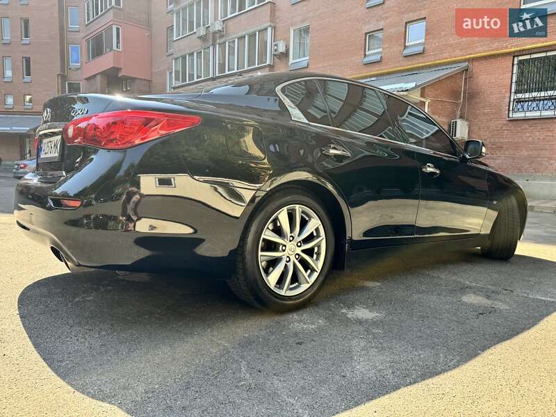 Седан Infiniti Q50 2015 в Києві