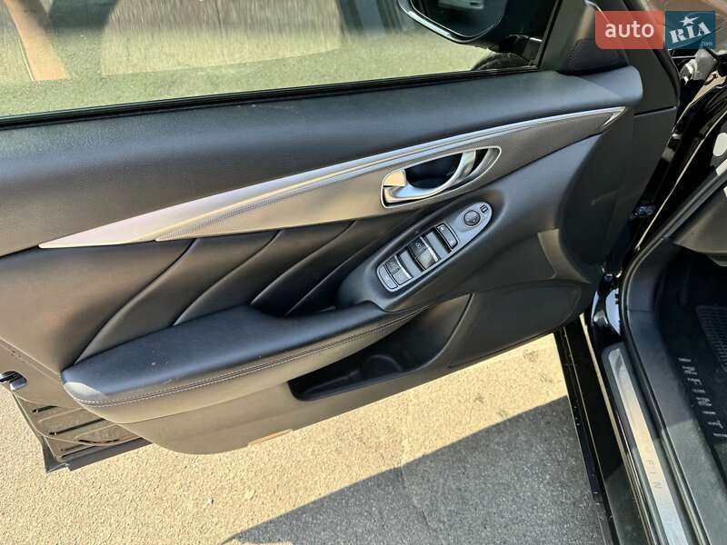 Седан Infiniti Q50 2015 в Києві