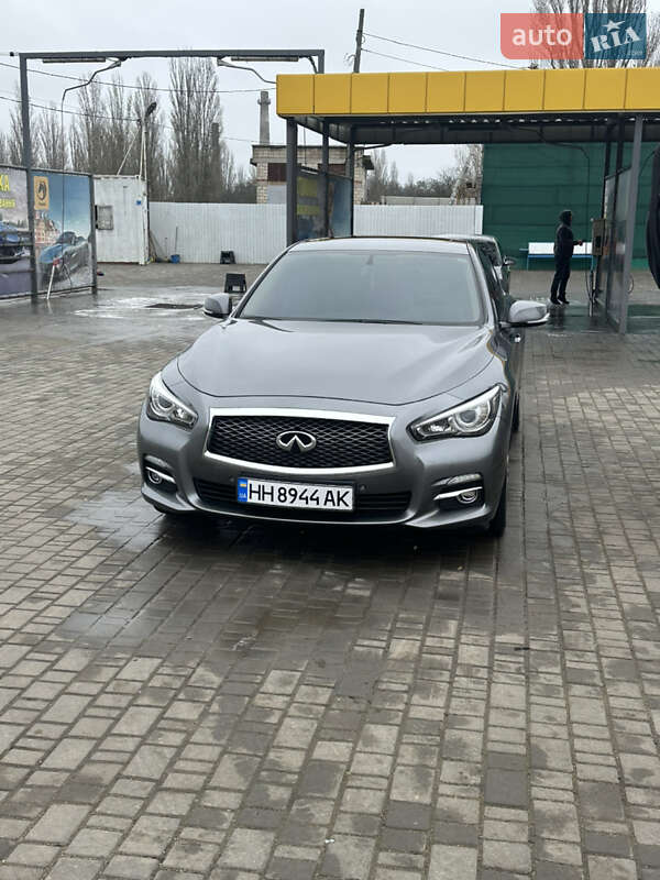 Седан Infiniti Q50 2014 в Білгороді-Дністровському