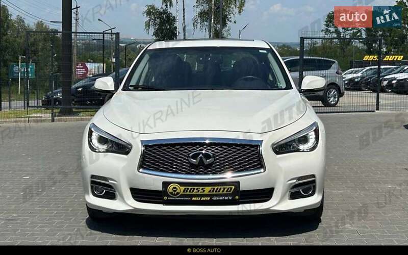 Седан Infiniti Q50 2016 в Новодністровську