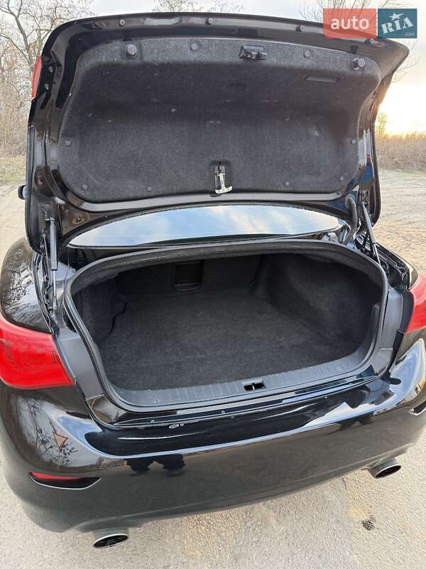 Седан Infiniti Q50 2015 в Золотоноші