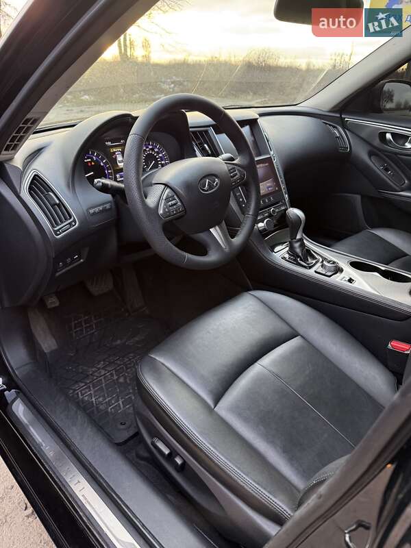 Седан Infiniti Q50 2015 в Золотоноші