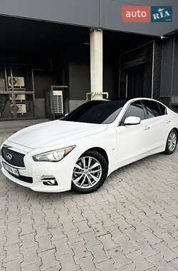 Седан Infiniti Q50 2015 в Калуше