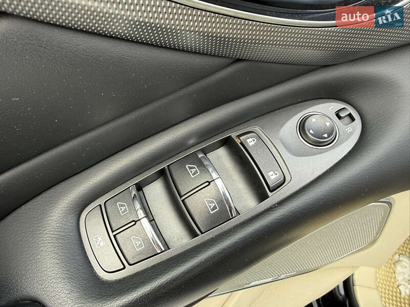 Седан Infiniti Q50 2017 в Киеве