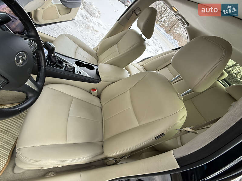 Седан Infiniti Q50 2017 в Киеве