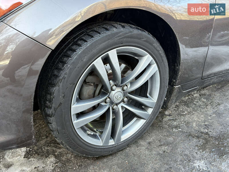 Седан Infiniti Q50 2014 в Киеве