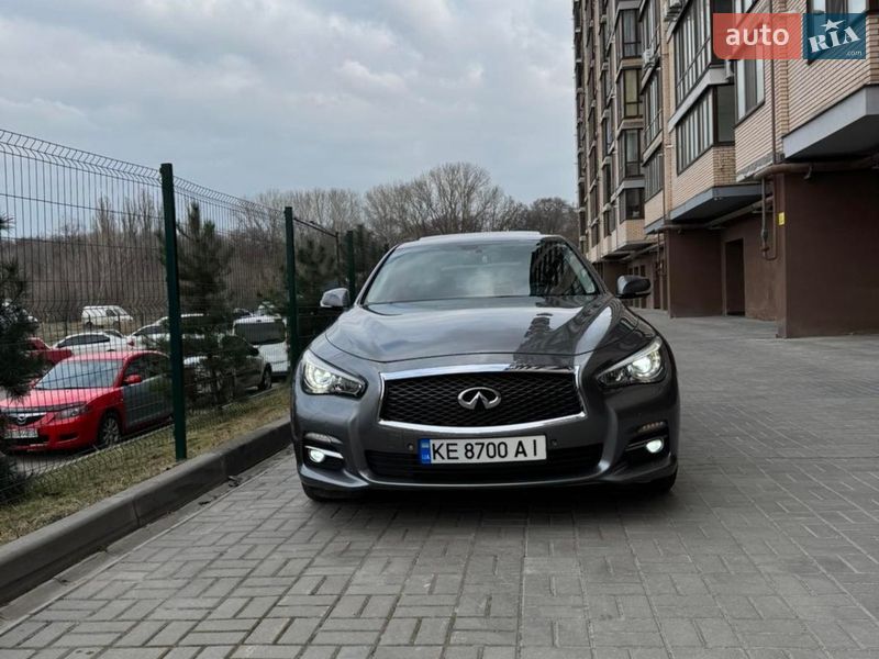 Седан Infiniti Q50 2014 в Днепре