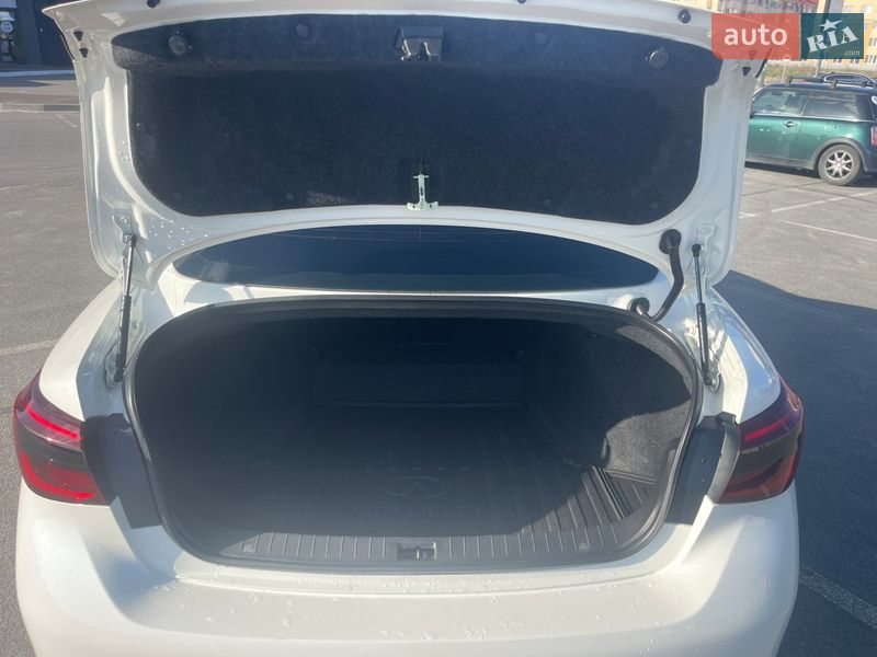 Седан Infiniti Q50 2017 в Киеве