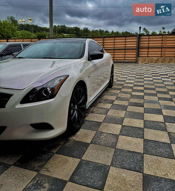 Купе Infiniti Q60 2013 в Тернополе