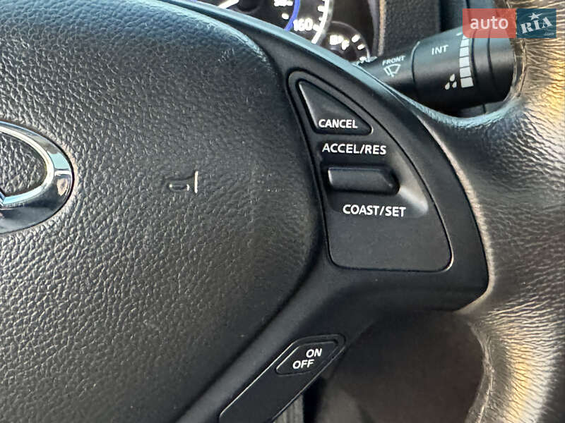 Купе Infiniti Q60 2015 в Виннице