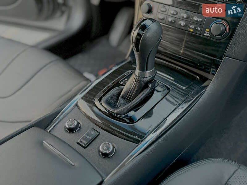 Купе Infiniti Q60 2015 в Виннице