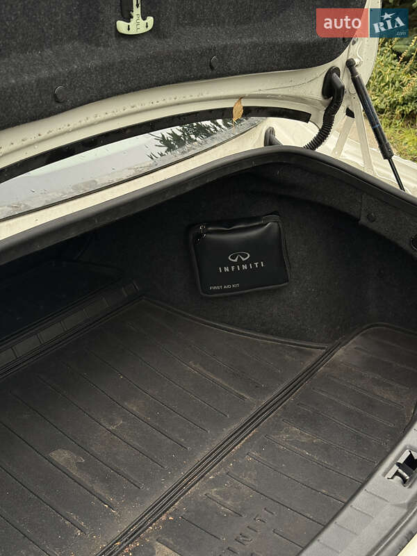 Купе Infiniti Q60 2016 в Новом Роздоле