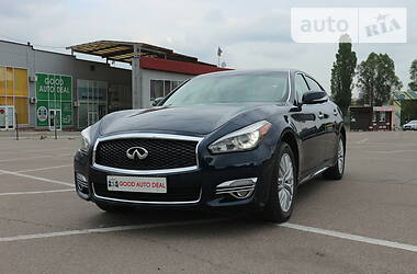 Infiniti Q70 2015