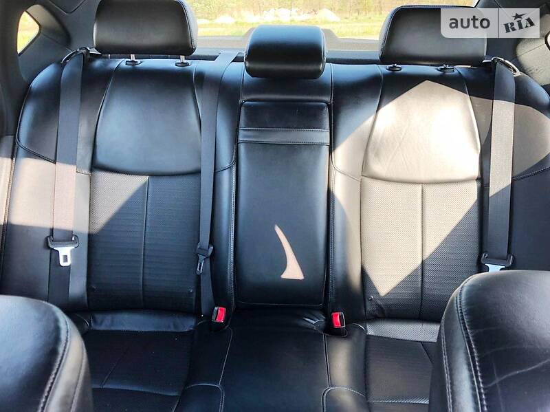 Седан Infiniti Q70 2014 в Львове