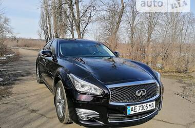 Седан Infiniti Q70 2015 в Кривом Роге