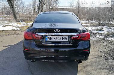 Седан Infiniti Q70 2015 в Кривом Роге