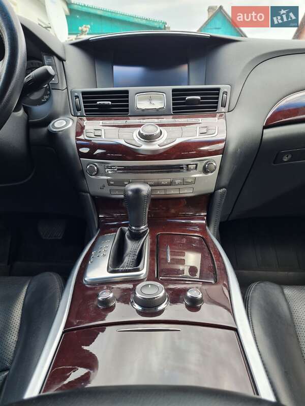 Седан Infiniti Q70 2013 в Запоріжжі