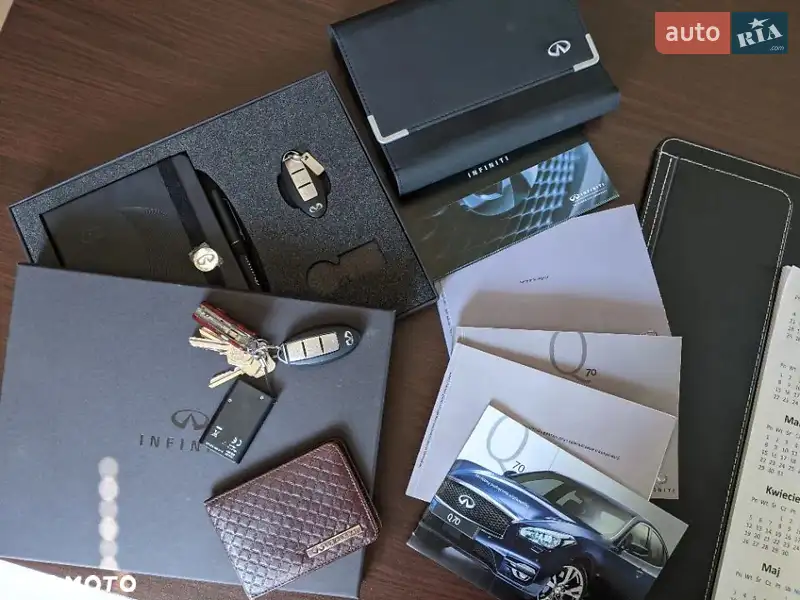 Седан Infiniti Q70 2015 в Львові документ